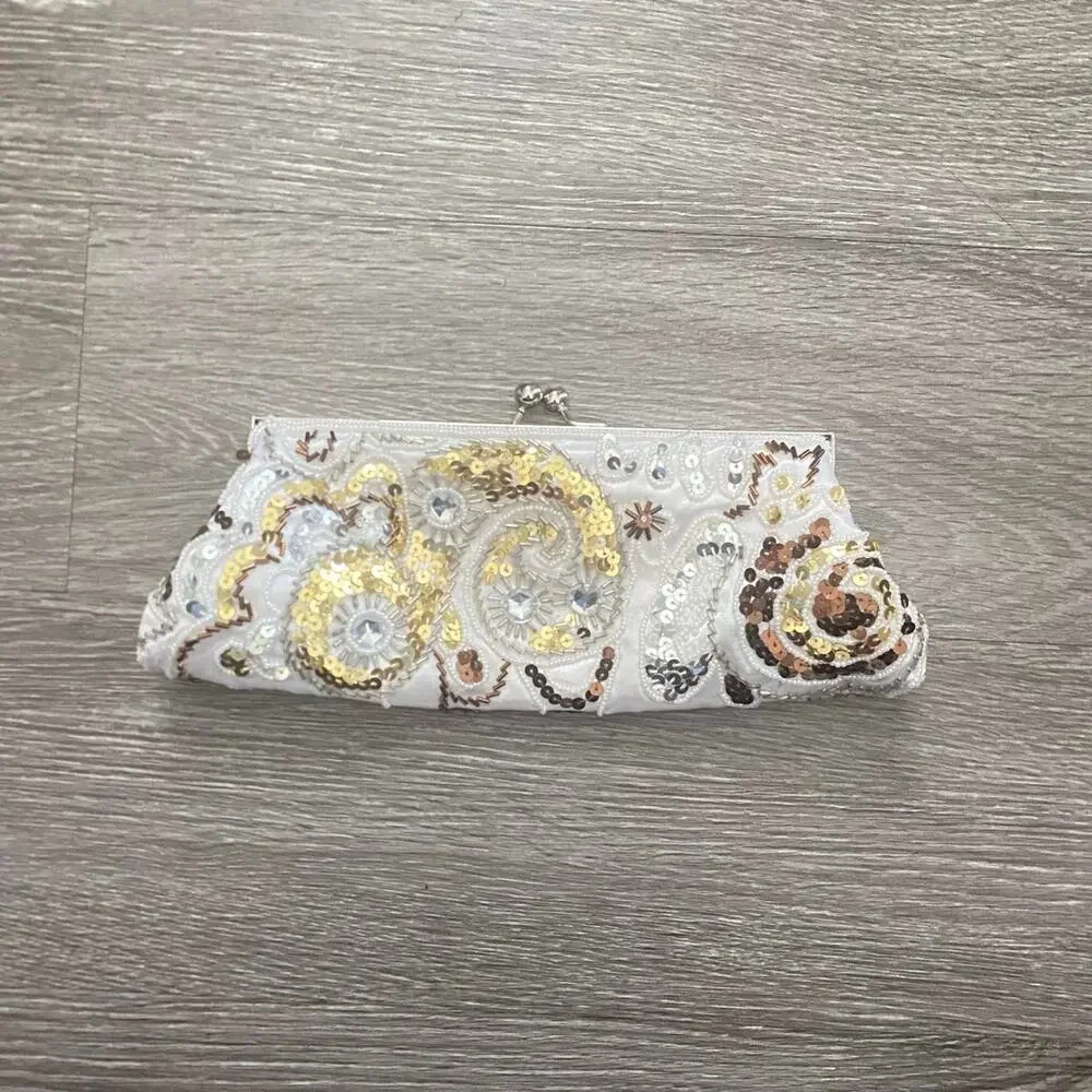 Vintage 90s apt 9 white clutch